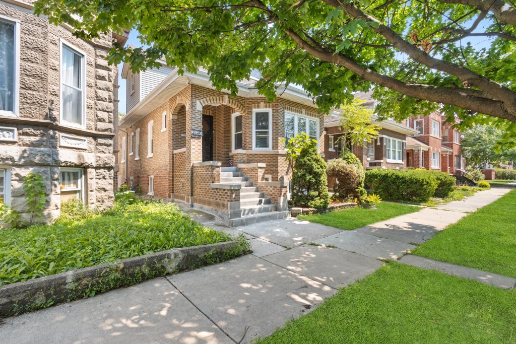 1215 S 58th Court