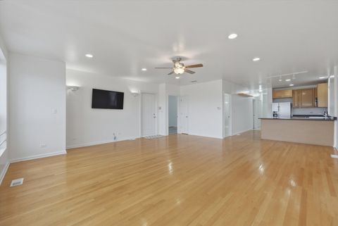 Tiny photo for 214 E 37TH Street #2, Chicago, IL 60653 (MLS # 12574796)