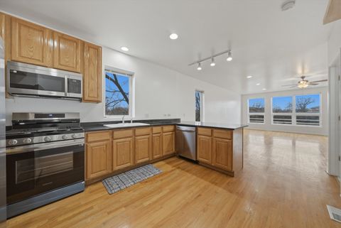 Tiny photo for 214 E 37TH Street #2, Chicago, IL 60653 (MLS # 12574796)