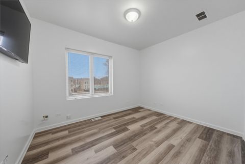 Tiny photo for 214 E 37TH Street #2, Chicago, IL 60653 (MLS # 12574796)