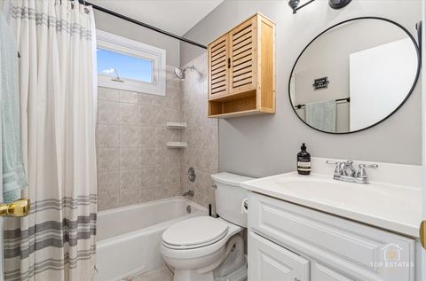 Tiny photo for 1006 Apple Lane, Lombard, IL 60148 (MLS # 12536783)