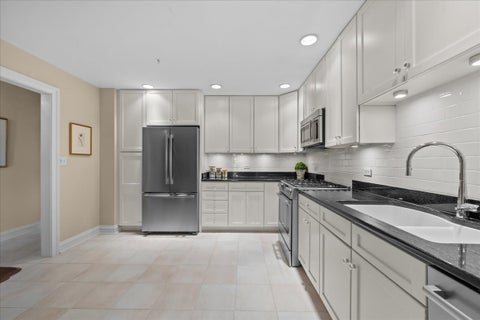 Tiny photo for 153 E Laurel Avenue #202, Lake Forest, IL 60045 (MLS # 12711831)