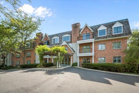 Tiny photo for 153 E Laurel Avenue #202, Lake Forest, IL 60045 (MLS # 12711831)