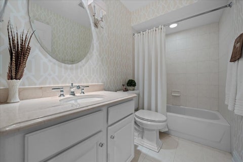 Tiny photo for 153 E Laurel Avenue #202, Lake Forest, IL 60045 (MLS # 12711831)