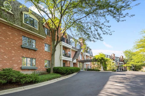 Tiny photo for 153 E Laurel Avenue #202, Lake Forest, IL 60045 (MLS # 12711831)