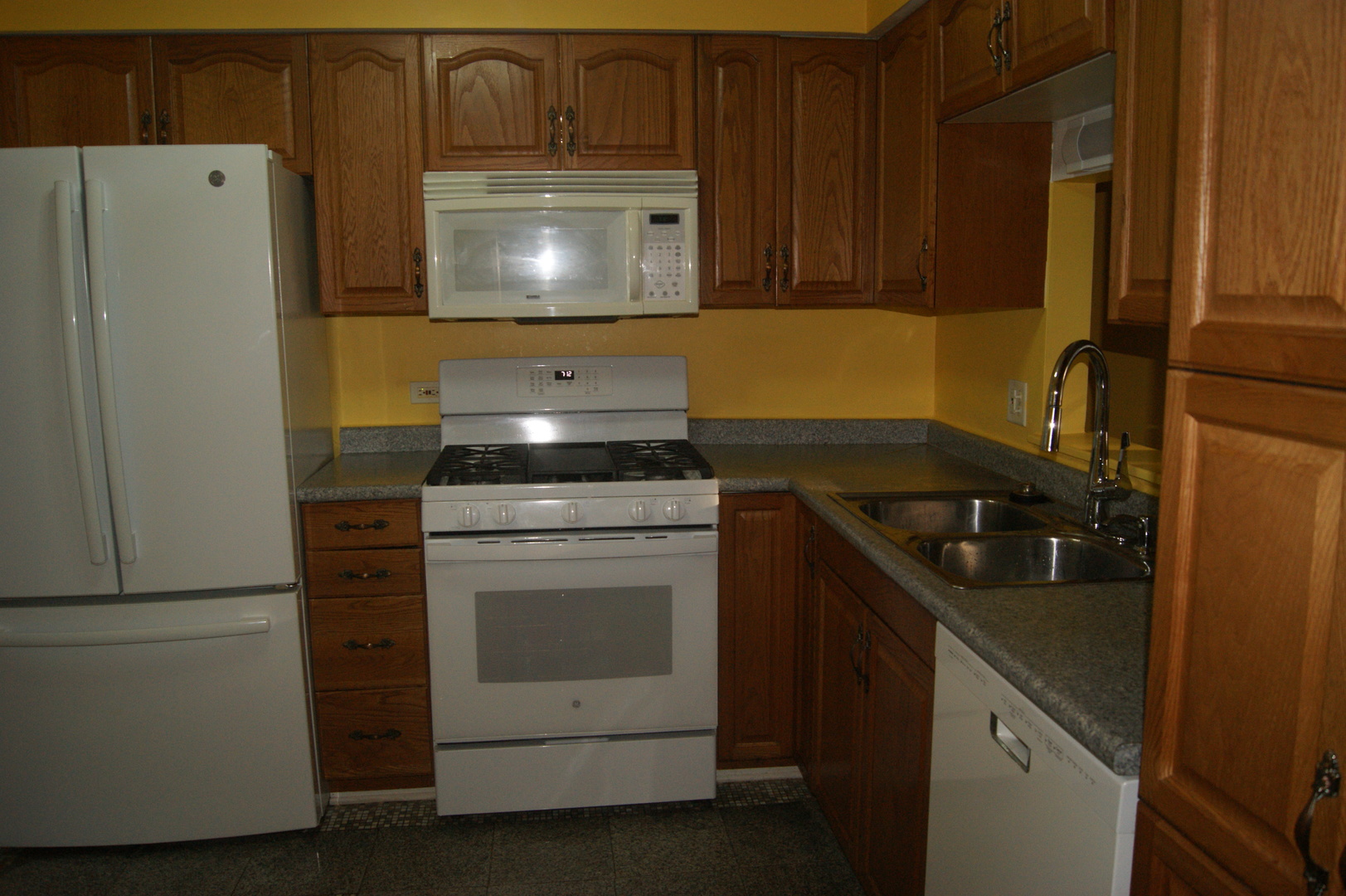 823 Gladstone Drive