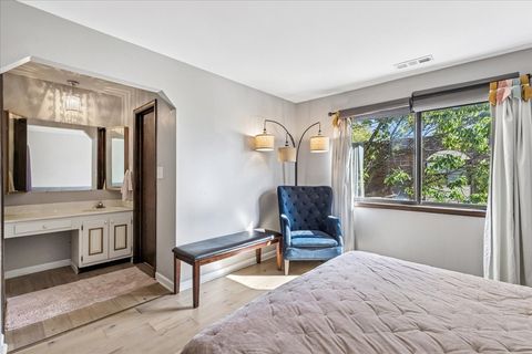 Tiny photo for 9242 Gross Point Road #402, Skokie, IL 60077 (MLS # 12488371)