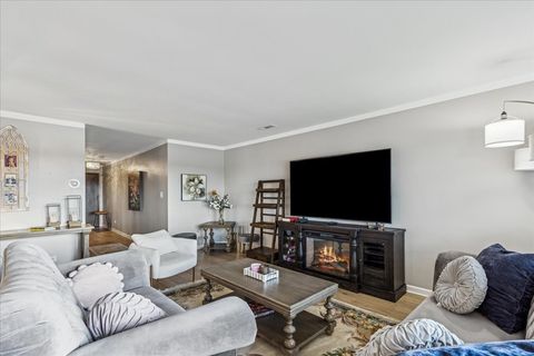 Tiny photo for 9242 Gross Point Road #402, Skokie, IL 60077 (MLS # 12488371)