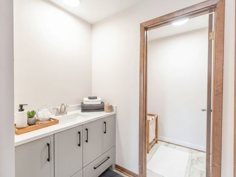 Tiny photo for 5840 W 104th Street #106, Oak Lawn, IL 60453 (MLS # 12566401)