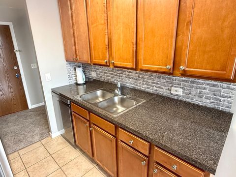 Tiny photo for 6010 Oakwood Drive #5D, Lisle, IL 60532 (MLS # 12526259)