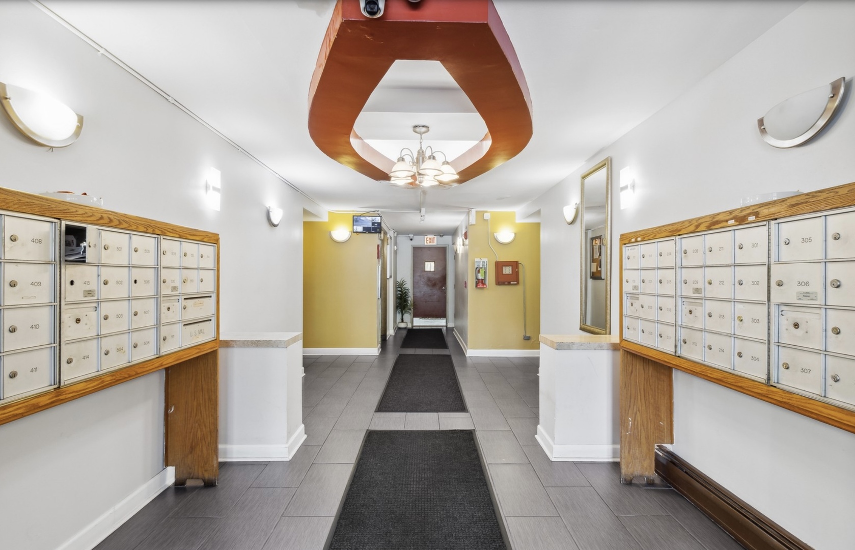 7854 S South Shore Drive 405