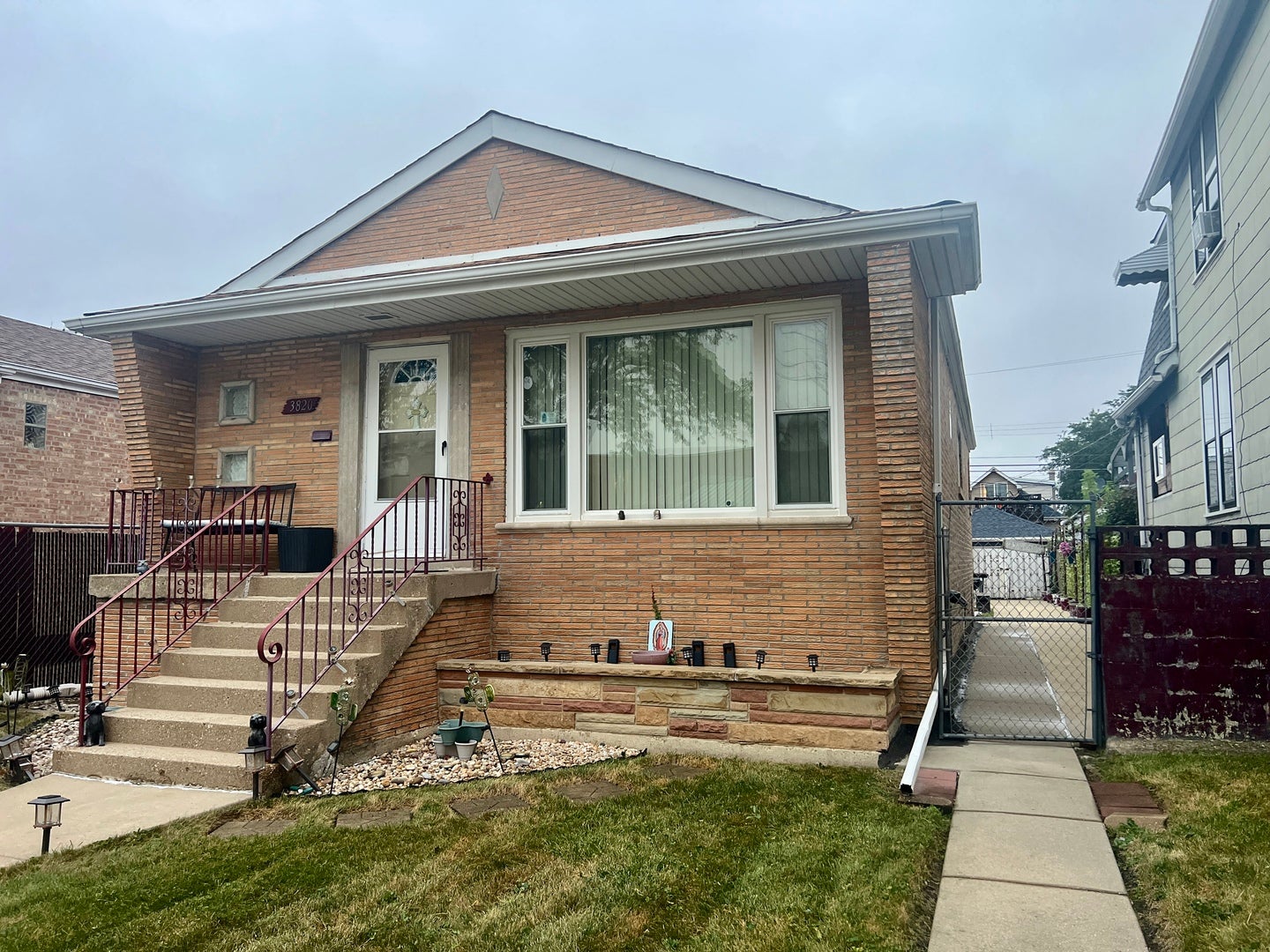 3820 W 57th Place