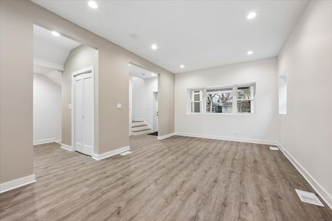 Tiny photo for 1721 W Arthur Avenue, Chicago, IL 60626 (MLS # 12602699)