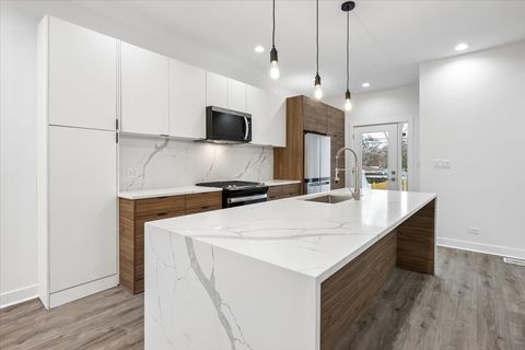 Tiny photo for 1721 W Arthur Avenue, Chicago, IL 60626 (MLS # 12602699)