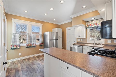 Tiny photo for 1517 9 Avenue, Rock Island, IL 61021 (MLS # 12603685)