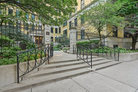 Tiny photo for 559 W Surf Street #205, Chicago, IL 60657 (MLS # 12431838)