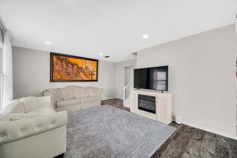 Tiny photo for 611 Kendall Court, Schaumburg, IL 60194 (MLS # 12628435)
