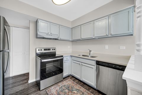 Tiny photo for 611 Kendall Court, Schaumburg, IL 60194 (MLS # 12628435)