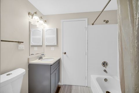 Tiny photo for 611 Kendall Court, Schaumburg, IL 60194 (MLS # 12628435)