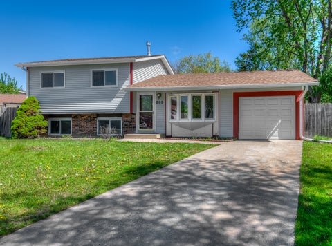 Photo of 200 Hampdon Court, Bolingbrook, IL 60440 (MLS # 12673389)