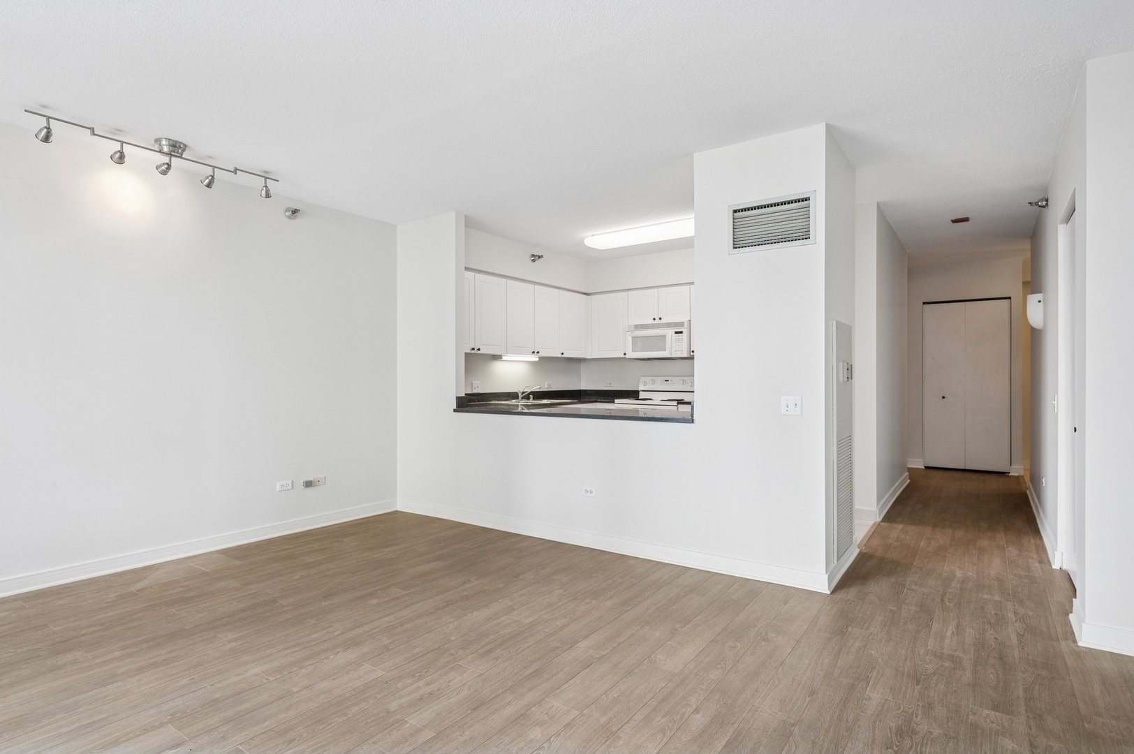 512 N McClurg Court 902