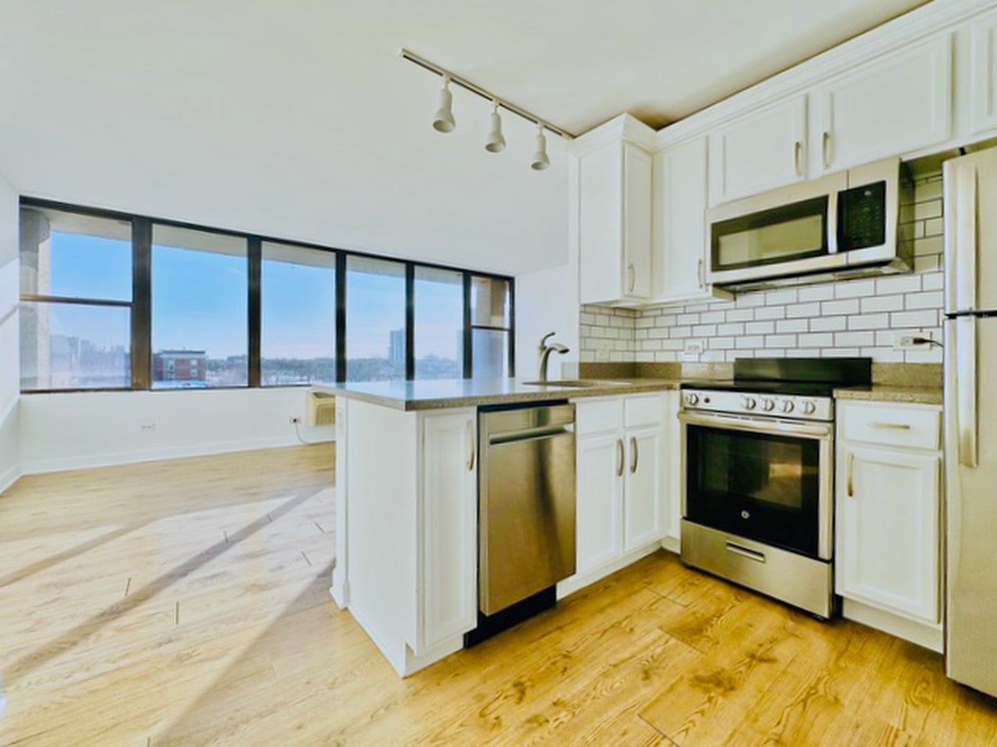 345 E Eastgate Place 604