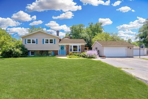Tiny photo for 2420 SE Thornwood Drive, Lindenhurst, IL 60046 (MLS # 12702598)