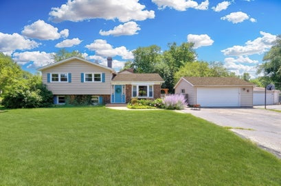2420 SE Thornwood Drive Lindenhurst IL 60046