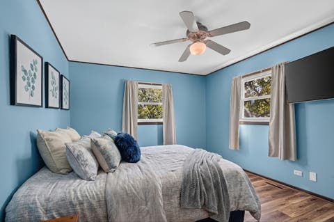 Tiny photo for 2420 SE Thornwood Drive, Lindenhurst, IL 60046 (MLS # 12702598)