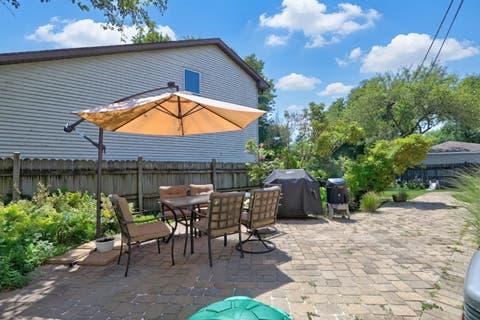 Tiny photo for 2420 SE Thornwood Drive, Lindenhurst, IL 60046 (MLS # 12702598)