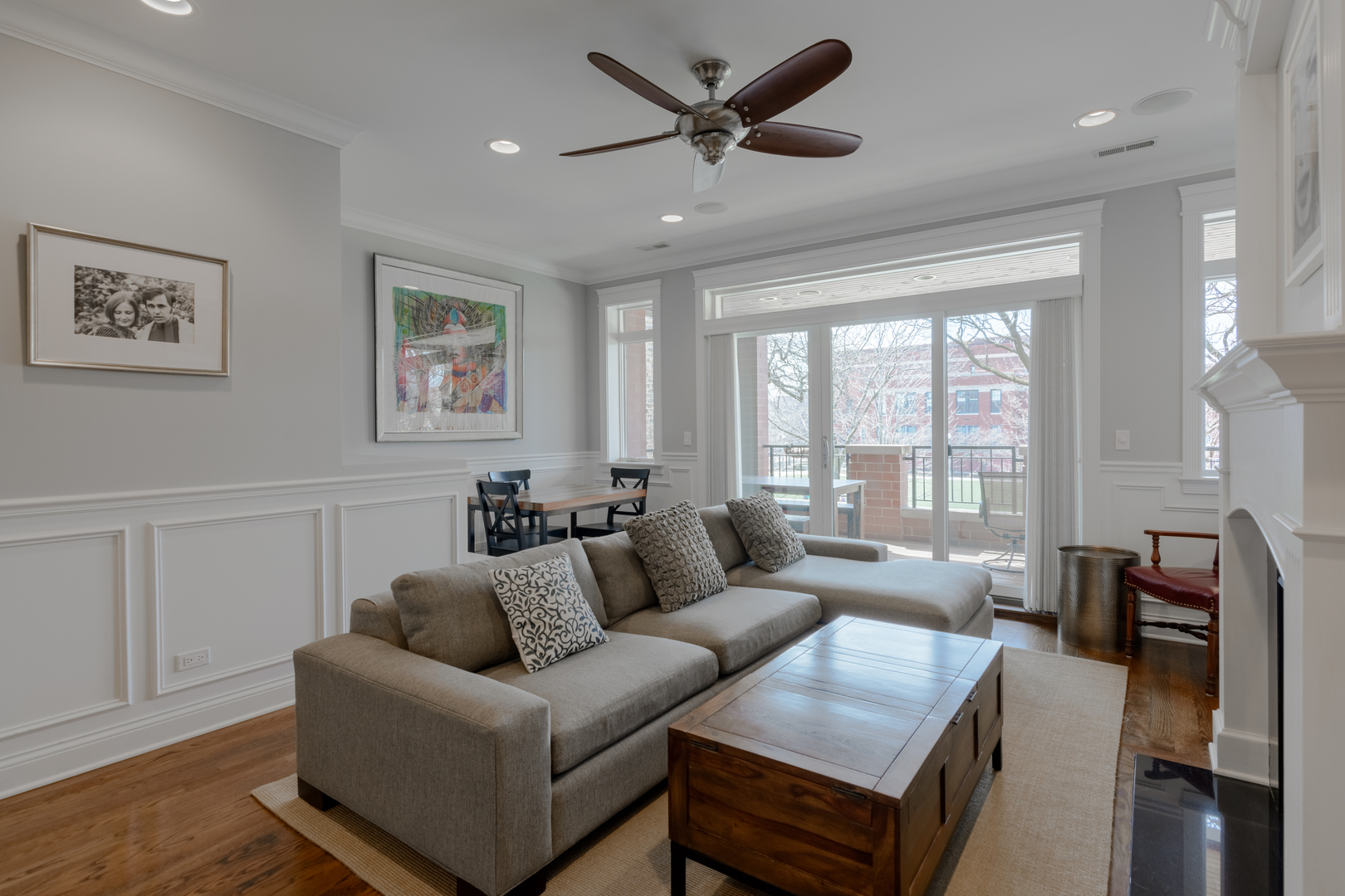 3315 N Seminary Avenue 2