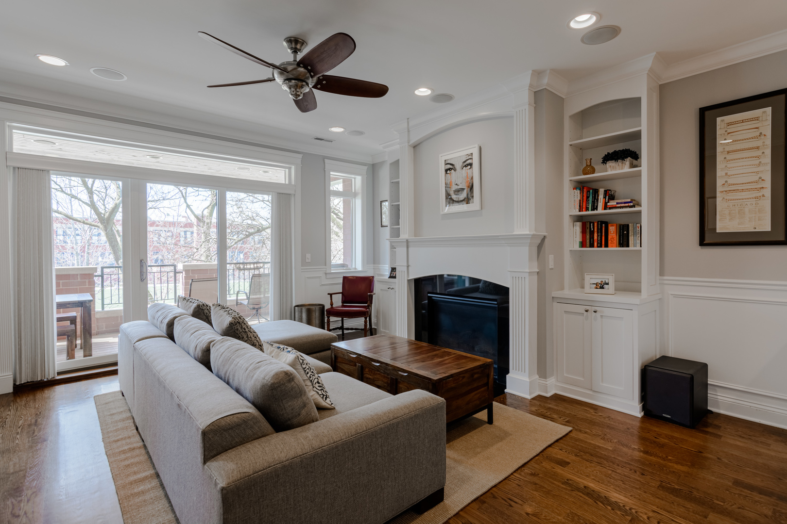3315 N Seminary Avenue 2