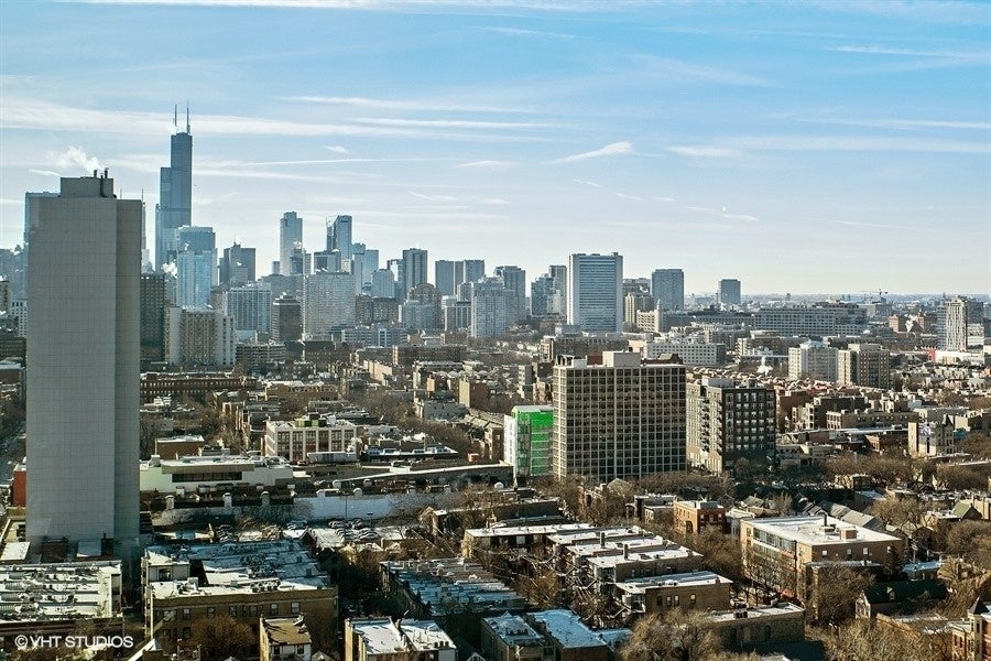 1850 N Clark Street 2104