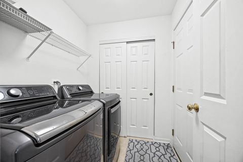 Tiny photo for 719 Pinecreek Drive, North Aurora, IL 60542 (MLS # 12485891)