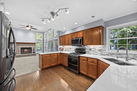 Tiny photo for 719 Pinecreek Drive, North Aurora, IL 60542 (MLS # 12485891)