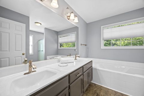 Tiny photo for 719 Pinecreek Drive, North Aurora, IL 60542 (MLS # 12485891)