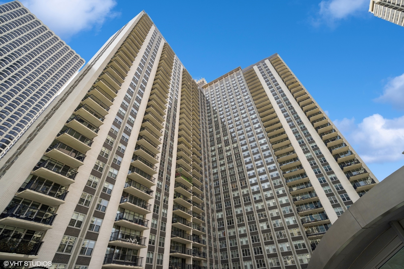 400 E Randolph Street 826