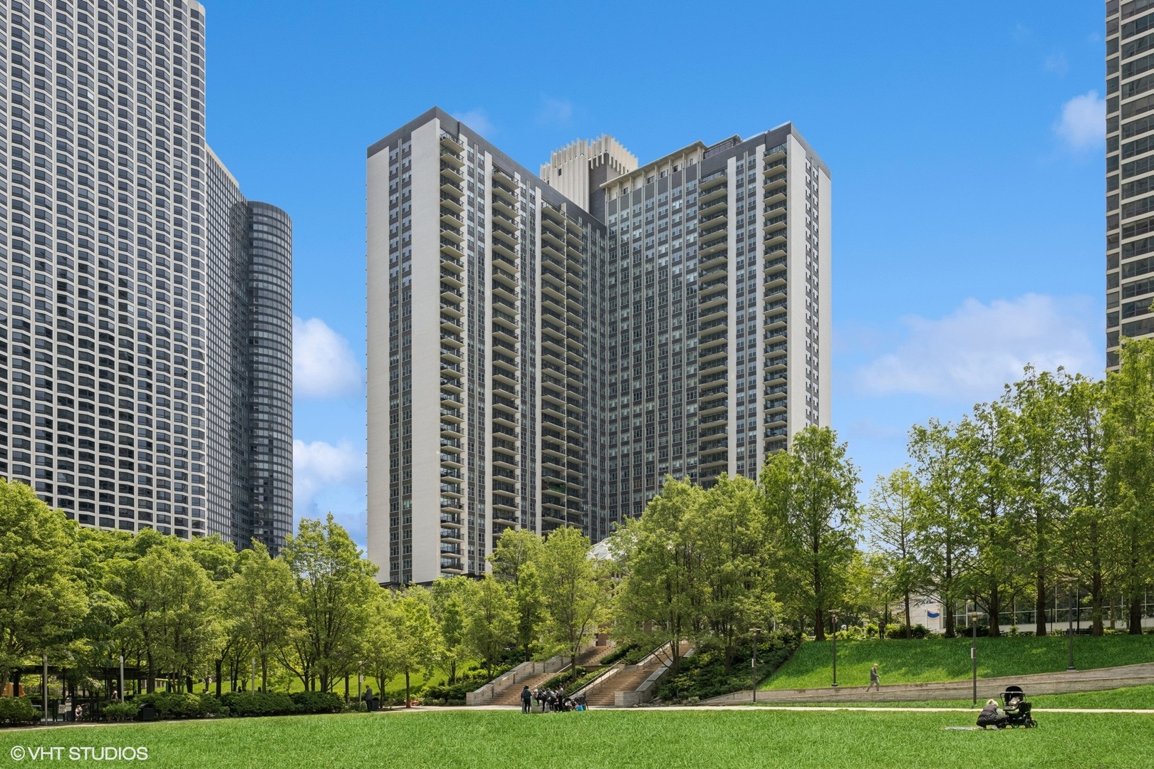 400 E Randolph Street 826