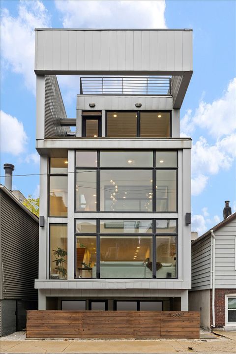 1638 W ONTARIO Street Chicago IL 60622