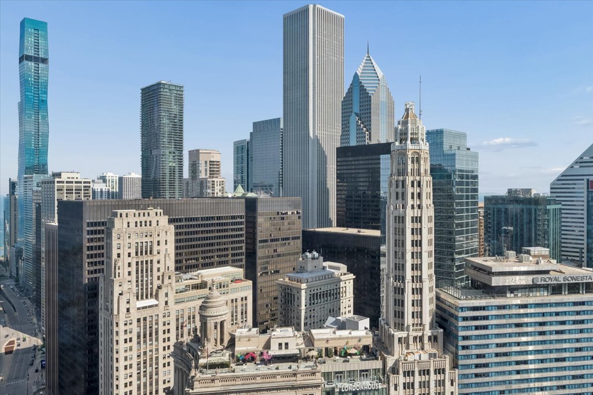 401 N Wabash Avenue 31i