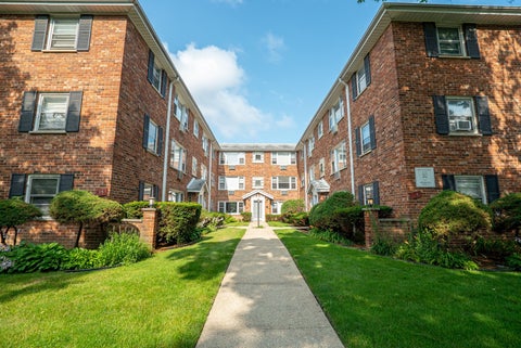 Photo of 34 S Waiola Avenue #4, La Grange, IL 60525 (MLS # 12635248)