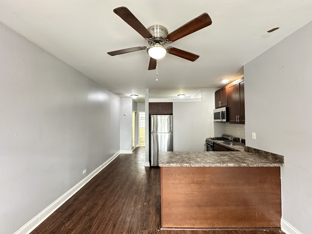 4031 N KENMORE Avenue 204