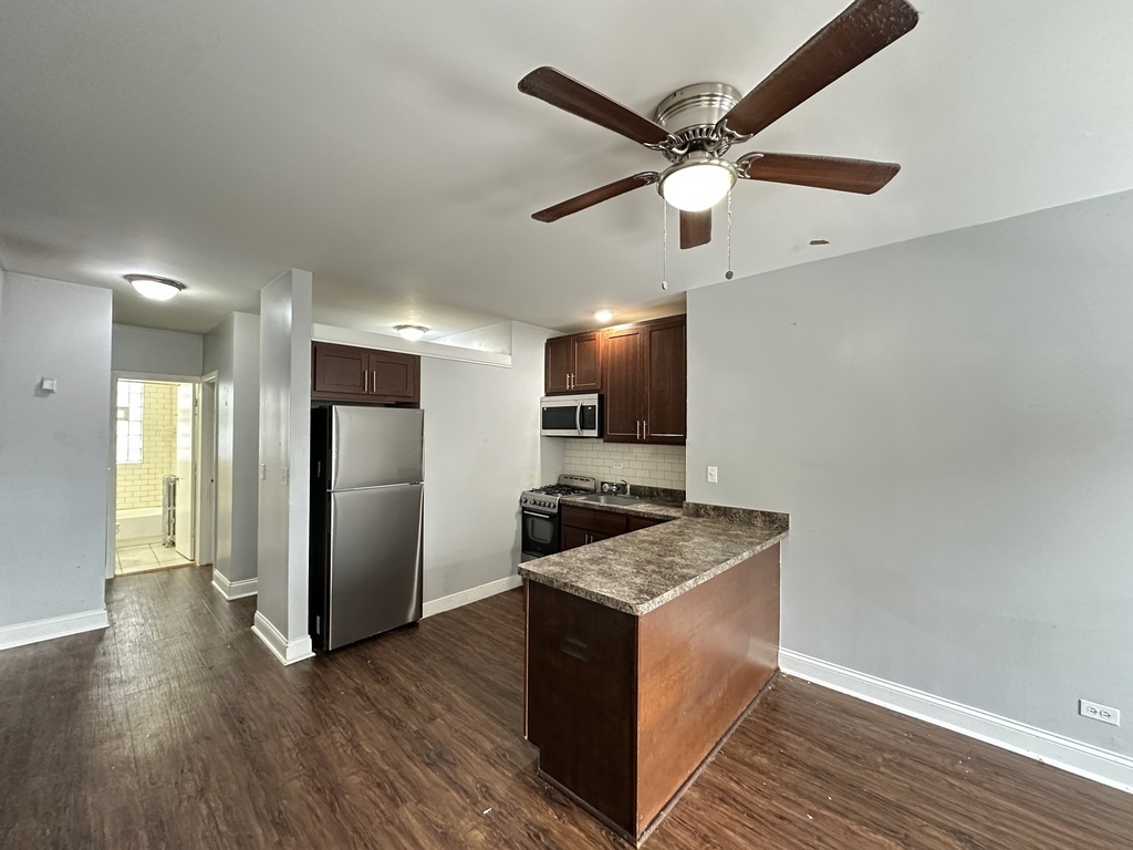 4031 N KENMORE Avenue 204