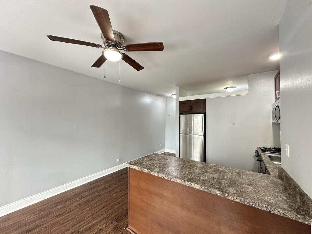 4031 N KENMORE Avenue 204