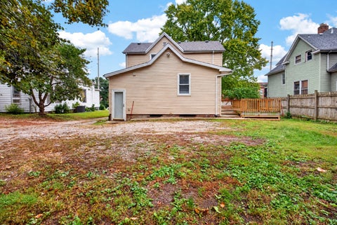 Tiny photo for 605 S Lee Street, Bloomington, IL 61701 (MLS # 12630966)