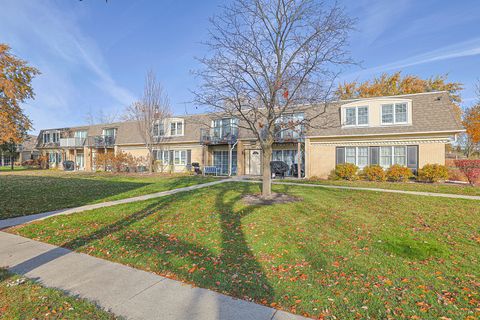 Photo of 1111 Pleasant Run Drive #911, Wheeling, IL 60090 (MLS # 12517774)