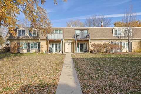 Tiny photo for 1111 Pleasant Run Drive #911, Wheeling, IL 60090 (MLS # 12517774)