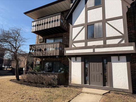 Photo of 1001 Centurion Lane #1, Vernon Hills, IL 60061 (MLS # 12583587)