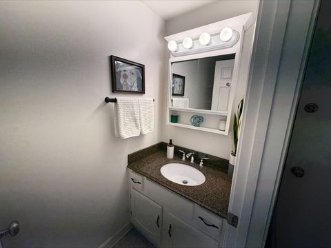 Tiny photo for 1001 Centurion Lane #1, Vernon Hills, IL 60061 (MLS # 12583587)