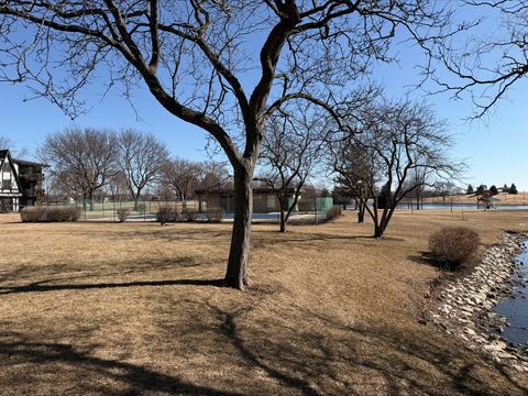 Tiny photo for 1001 Centurion Lane #1, Vernon Hills, IL 60061 (MLS # 12583587)